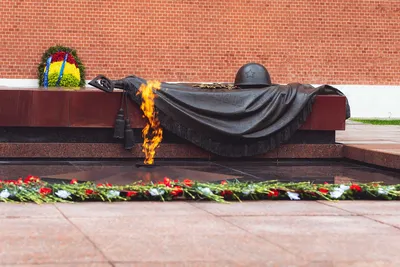 50 лет назад у стен Кремля зажгли Вечный огонь :: Новости :: ТВ Центр