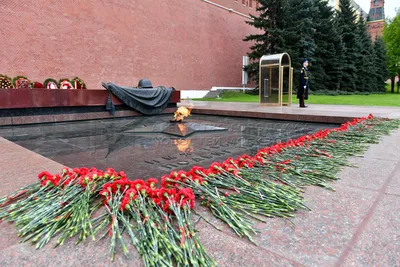 Москва. Могила неизвестного солдата. Вечный огонь на Красной площади. |  ОТЕЧЕСТВО И ВЕРА