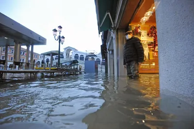 В Венеции катастрофически низкий уровень воды. Гондолы застряли в грязи