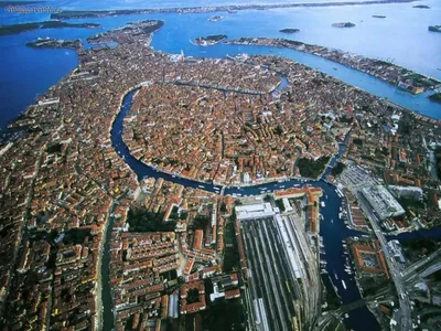 В Венеции пересохли знаменитые каналы | Пикабу