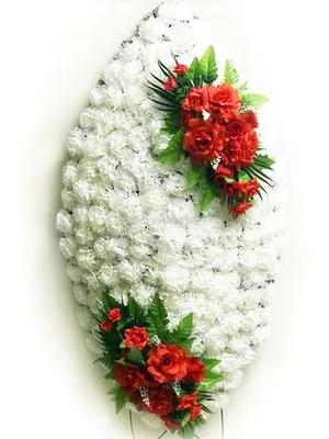Венок с большими красными розами 90-1 - купить в Москве, цены на ритуальные  венки в похоронном бюро Horonim.ru