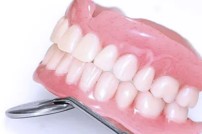 Съемные зубные протезы при полном отсутствии зубов