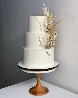 Трехъярусный свадебный торт украшенный колоском на заказ Киев