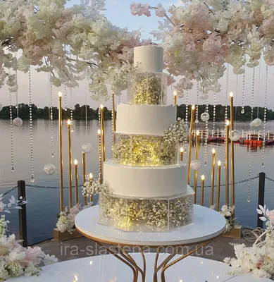 Свадебный торт украшенный сердцами на заказ Киев