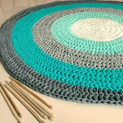 Круглый коврик крючком - пошаговые схемы для начинающих по вязанию простого  красивого коврика из пряжи и старых вещей
