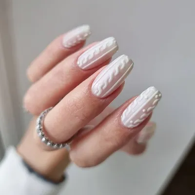 Мультяшный новогодний маникюр: +37 сказочных идей | Sweater nails,  Christmas nails, Nail art hacks