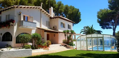 Вилла под Барселоной на берегу моря — Загородная недвижимость