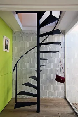 Винтовая лестница на второй этаж – как правильно построить / Свой дом мечты