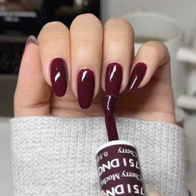 Cherry Mocha Nails”: The Moody Trend Your Manicure Needs