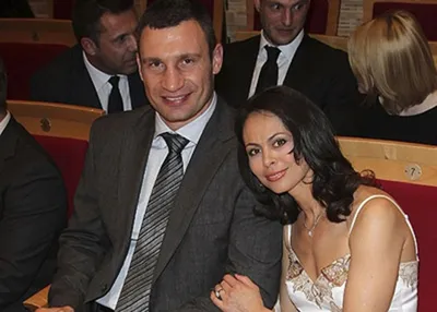 Виталий Кличко и его идеальная семья. С женой он счастлив более 20 лет |  Rustars.TV | Дзен