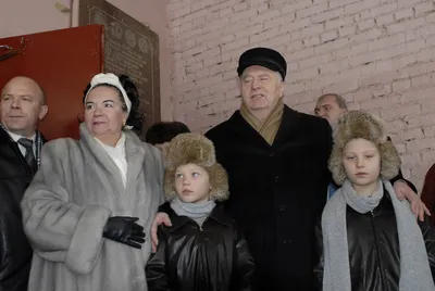 Внебрачные дети на прощании с Жириновским: печальные кадры