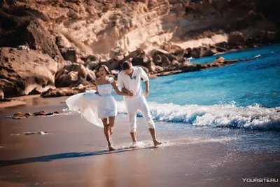 влюбленные на берегу моря, свадьба для двоих, свадебный, свадебные  фотографии, на берегу - The-wedding.ru