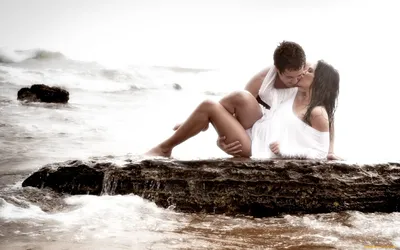 Картинки Свидание Влюбленные пары пляжи Море Розы Любовь 3840x2400