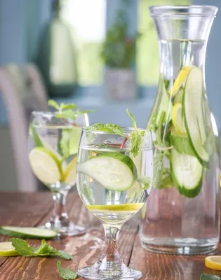 Похудеть поможет вода Сасси из огурцов, лимона, имбиря и мяты - рецепт на  видео | Стайлер