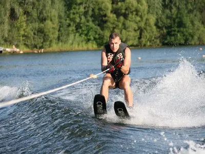 Водные лыжи» — создано в Шедевруме