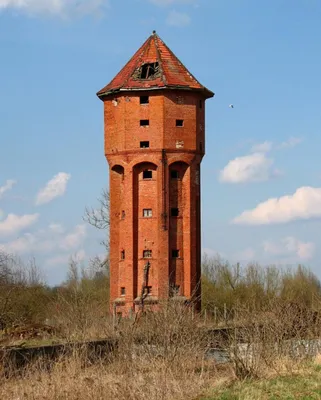 Две водонапорные башни Подольского химико-металлургического завода
