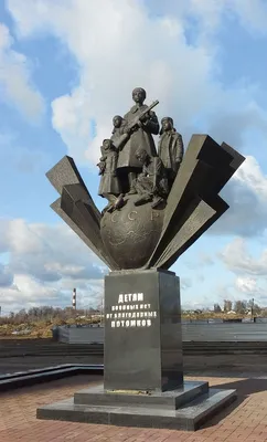 Памятник со скульптурой погибшему военному солдату ЗСУ \"Грекову\"