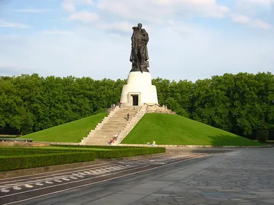 В Охе открыли памятник военным летчикам, погибшим при исполнении - KP.RU