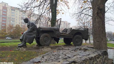 Комбинированный памятник №210 из черного и дымовского гранита купить в  Москве