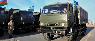 Военный КамАЗ чуть не уничтожил гражданский авто в Хабаровском крае (видео)