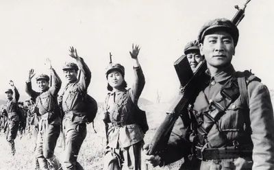25 июня 1950 года началась Корейская война, которая закончилась 27 июля  1953 году, и разделила один народ на два враждующих лагеря – Северную и  Южную Корею.