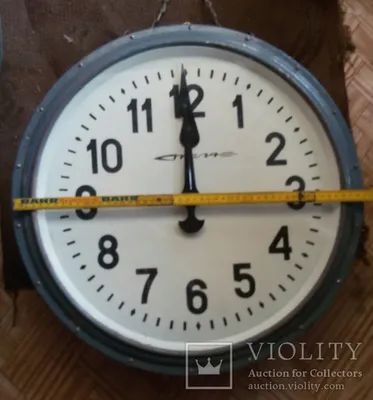 Часы вокзальные, пластик, стекло, СССР, 1990 г. стоимостью 3500 руб.