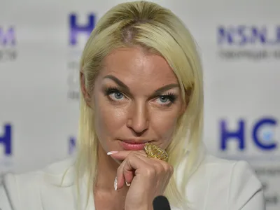 Волочкова без макияжа попозировала в роскошной шубе | WMJ.ru