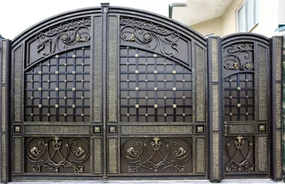 Распашные ворота с элементами ковки 4000x2500 коричневые — купить в Москве  по цене от 82280 руб. от производителя