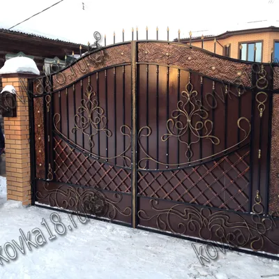 Ворота из профнастила с элементами ковки в Казани