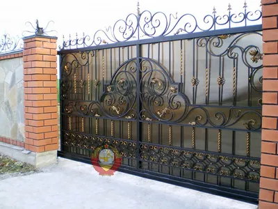 Кованные ворота с поликарбонатом купить по цене 40000 руб. в Москве от  производителя