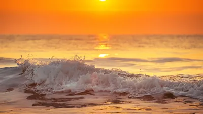 Восход солнца на море, очень …» — создано в Шедевруме