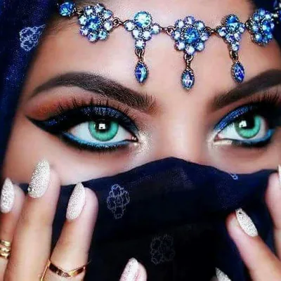Восточная красота. | Интересный контент в группе Салон красоты | Макияж в  арабском стиле, Нанесение макияжа на глаза, Макияж глаз в арабском стиле