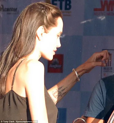 Анджелина Джоли удалила татуировку, посвященную Брэду Питту -  novosti-shou-biznesa - Showbiz