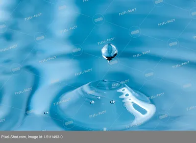 Всплеск воды стоковое фото ©chepko 73409525