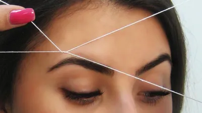 Как выщипать брови ниткой: простой способ избавиться от лишних волосков -  Леди - Красота на Joinfo.com