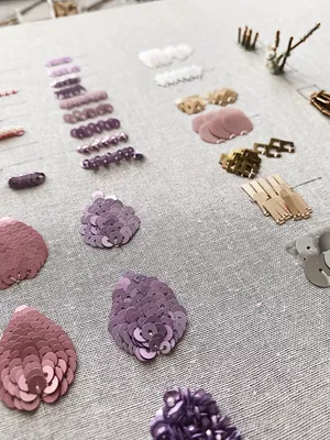 Вышивка пайетками. Очень нежные цветы от @marie_maglaque #embrodery  #embroidery #broiderybrooch #вышивкабисером #вышивка #вышивкаброшь #вышив…  | 手芸, アクセサリー 手作り, ビーズ