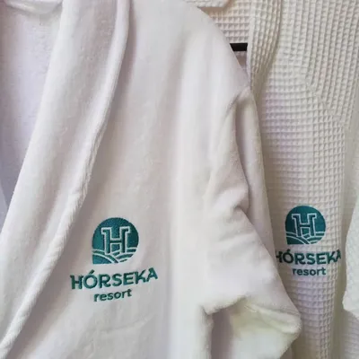 Машинная вышивка на медицинской одежде (халаты, хирургические костюмы,  нашивки скорой помощи) на заказ в Москве и Туле | Pelloni