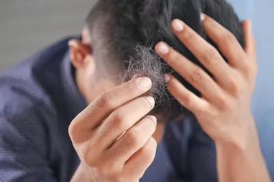 Клиника-НМ» - Какие заболевания кожи головы может вылечить врач-трихолог?  Трихологией называют науку, изучающую волосы и волосистую часть головы.  Трихологи занимаются вопросами строения волос, фазы их роста.  Врачами-трихологами проводится лечение ...