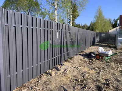 Забор из металлического штакетника с полимерным покрытием сплошной (с 2-х  сторон) купить в Тюмени недорого | Биллион