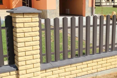 Комбинированный забор из профнастила и металлического штакетника: цены на  заборы в Санкт-Петербурге - Good Zabor