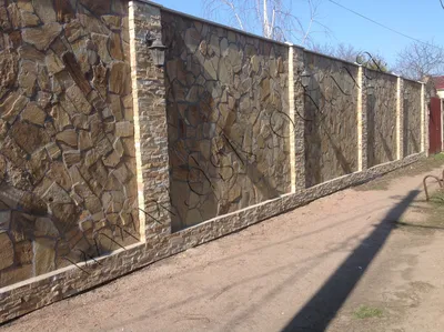 Забор из кирпича и натурального камня под ключ в Москве по цене 6 540 руб.  п/м