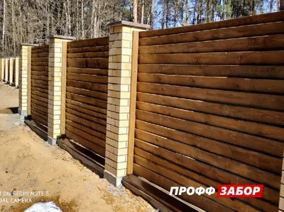 Коричневый деревянный забор купить в Москве | Цены с установкой под ключ