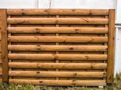 Забор из досок: вертикальный и горизонтальный, из необрезной и обрезной  доски | Zaun garten, Naturzaun, Sichtschutz garten
