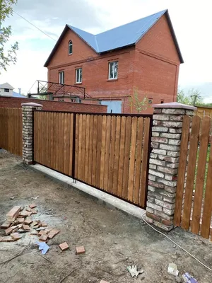 Забор из необрезной доски: строительство своими руками