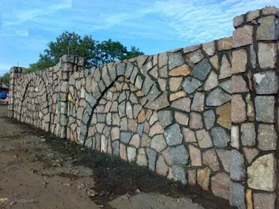 Забор из природного камня - 43 фото