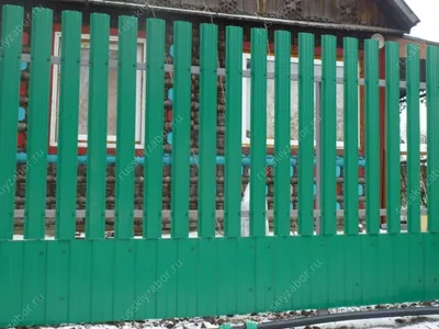 Забор из профнастила С20 зеленый RAL 6002 купить в Москве, цена от 1350  руб. | Стройзабор