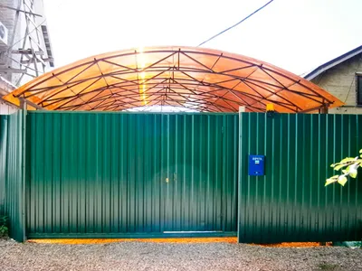 Зеленый забор из профнастила в город Москва | Цена с установкой под ключ