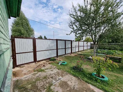 Забор из профнастила на даче недорого, цена от 950 руб. за 1м.п.