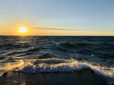 🇷🇺 Закат на Чёрном море 🌊 🇧🇷 Pôr-do-sol no Mar Negro 🇬🇧 Sunset on  the Black Sea Ребята, сегодня был великолепный закат на Чёрном море.… |  Instagram