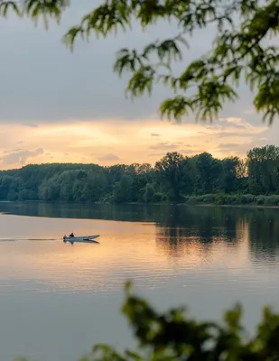 Закат в небе, закат на реке, как будто частичка солнца упала в воду, город  Кунгур, май, 2023 год! Фото Ринат.. | ВКонтакте